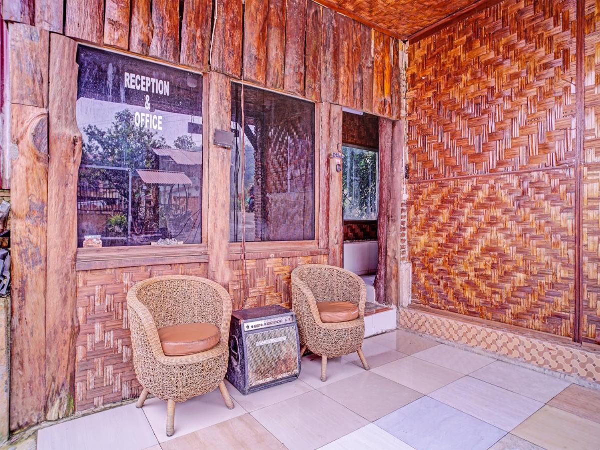 Oyo 90209 Dk Singarimbun Berastagi Homestay Exterior photo