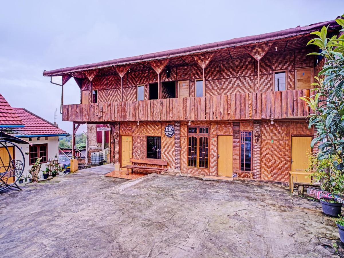 Oyo 90209 Dk Singarimbun Berastagi Homestay Exterior photo